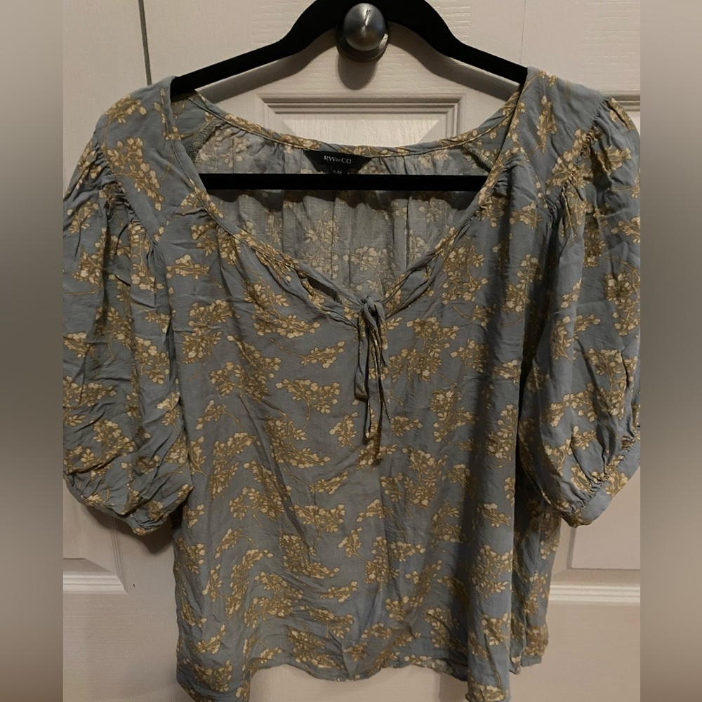 RW&CO. Blue Floral Women's Top